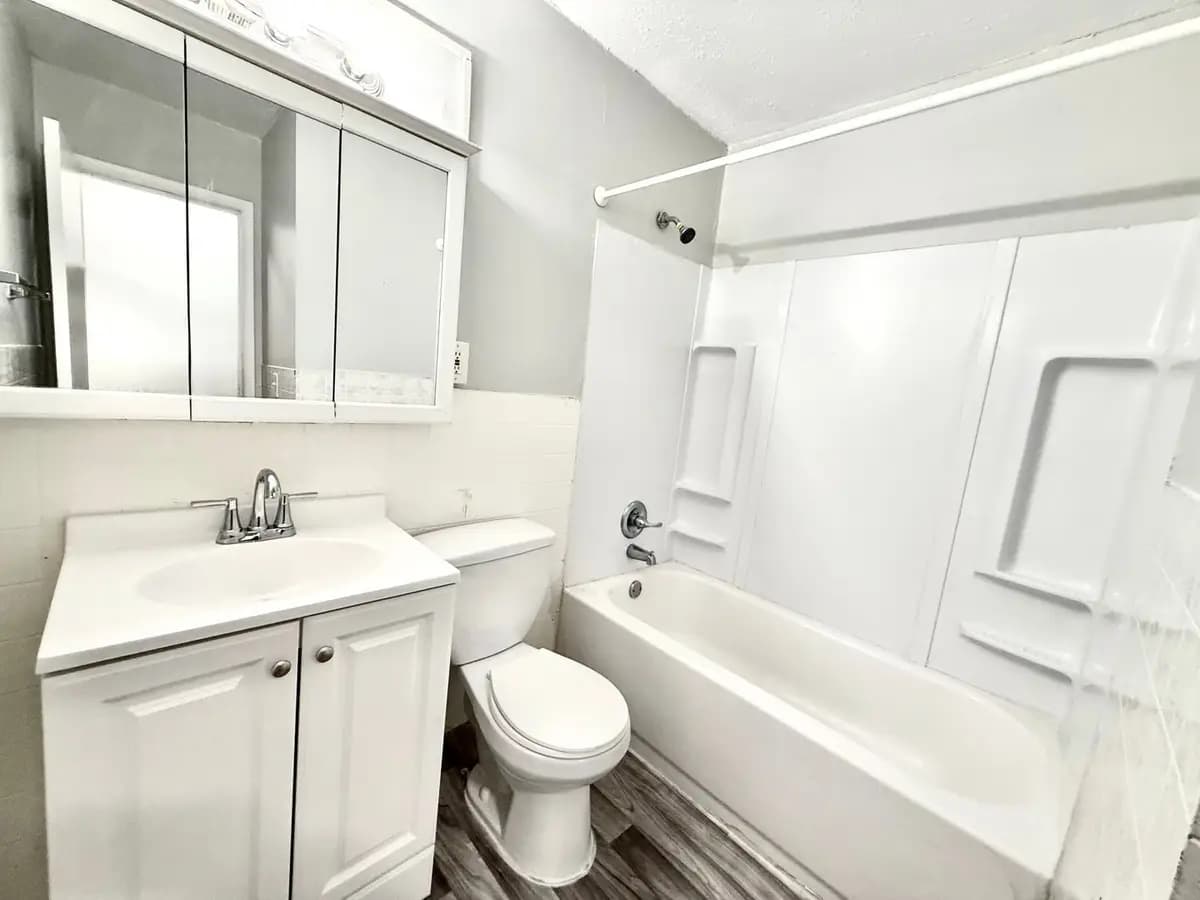 undefined apartments for rent - image - large (9).jpeg - 3