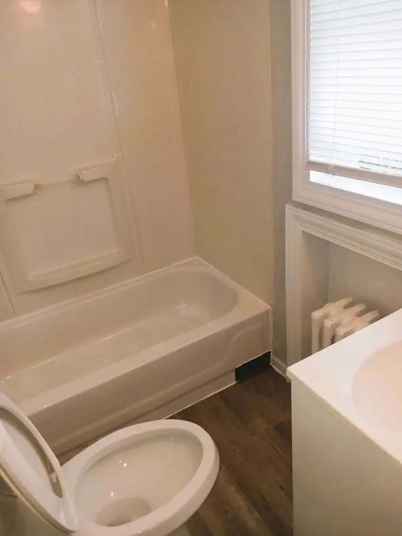 undefined apartments for rent - image - large (8).jpg - 3