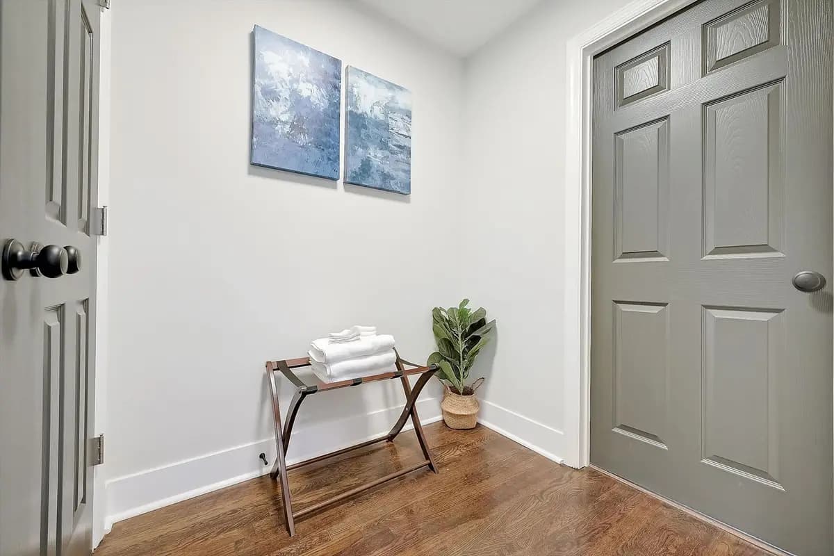 undefined apartments for rent - image - large (15).jpg - 3