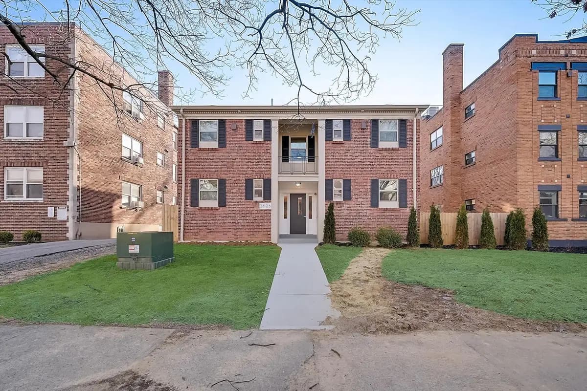 undefined apartments for rent - image - large (17).jpg - 1