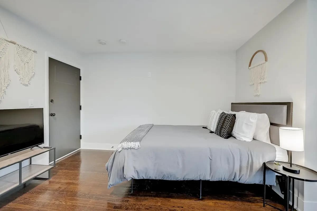 Victory Parkway Apartments - 1 - Apartment - 5