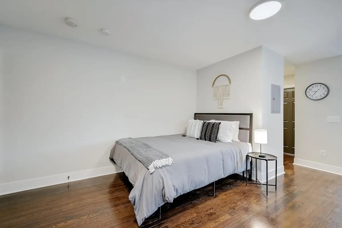 Victory Parkway Apartments - 1 - Apartment - 8