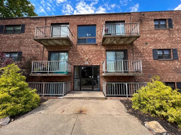 undefined apartments for rent - image - Madison Crown-2.jpg