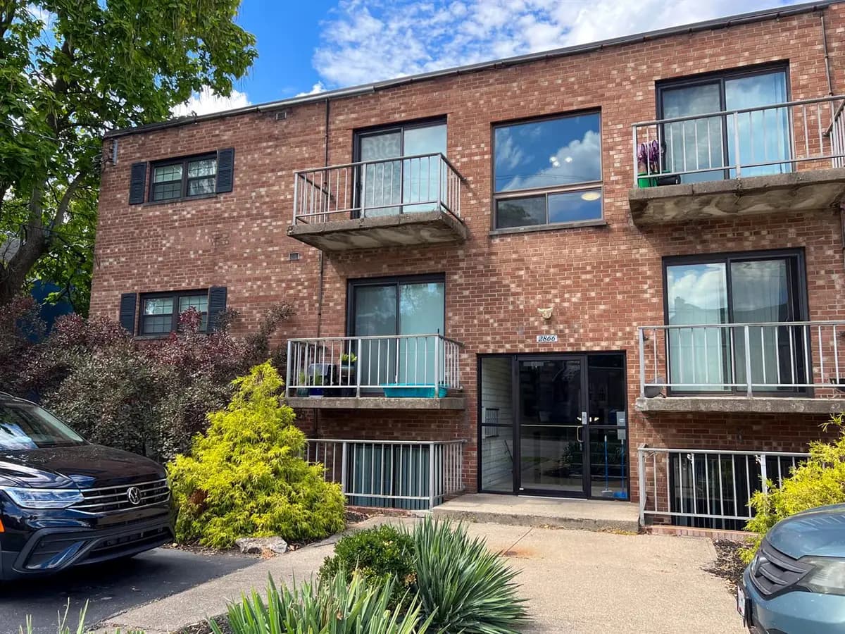 undefined apartments for rent - image - Madison Crown-4.jpg - 3