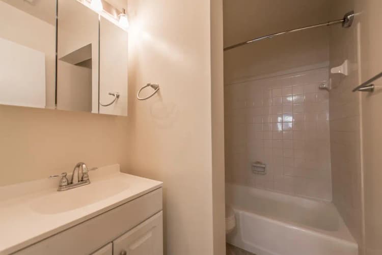 undefined apartments for rent - image - 310 Oak- 704-9.jpg