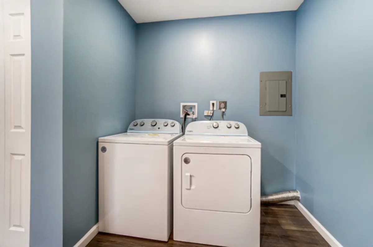 undefined apartments for rent - image - large (11).jpg - 2