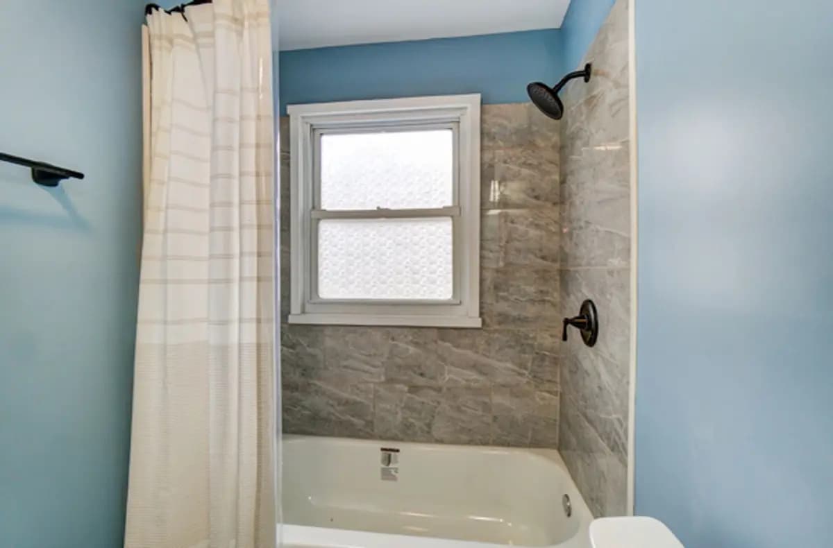 undefined apartments for rent - image - large (16).jpg - 3