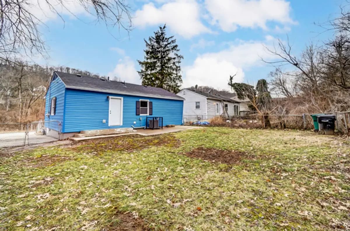 undefined apartments for rent - image - large (24).jpg - 2