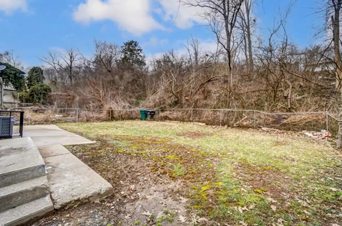 undefined apartments for rent - image - large (25).jpg - 3