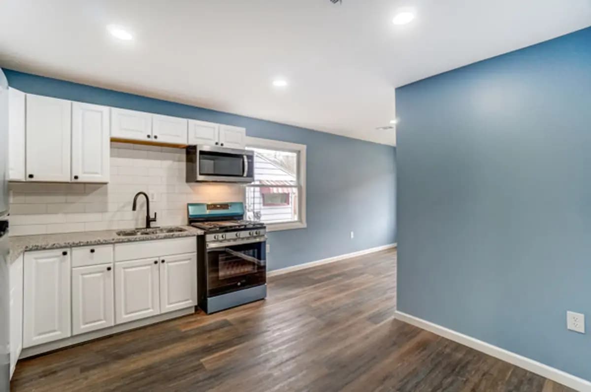 undefined apartments for rent - image - large (7).jpg - 2