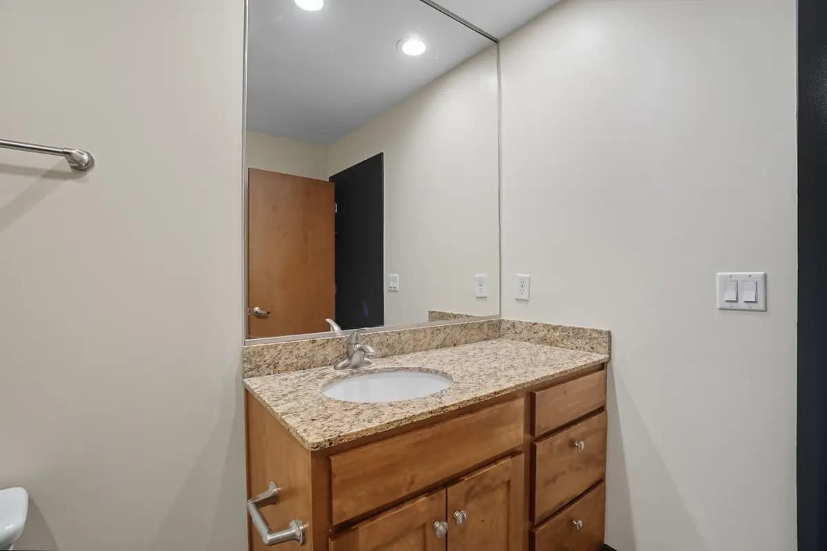 undefined apartments for rent - image - large.jpg_18.jpeg - 3