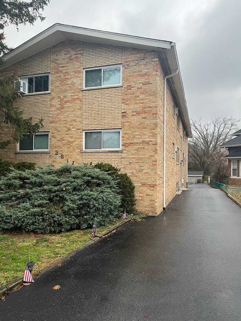 undefined apartments for rent - image - large (23).jpg - 1