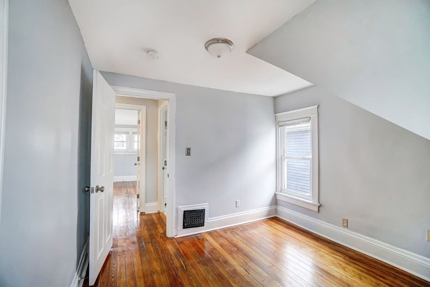 6004 Bramble Ave. - House - 28