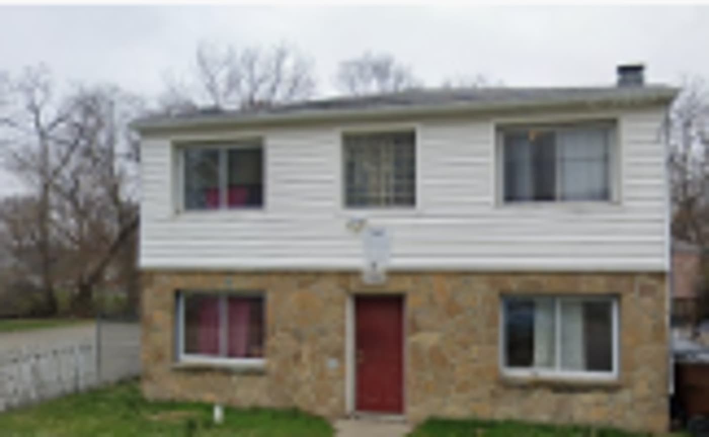 738 Adams St - Apartment - 1