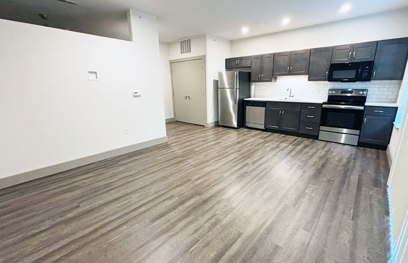 undefined apartments for rent - image - large-1281.jpg - 1