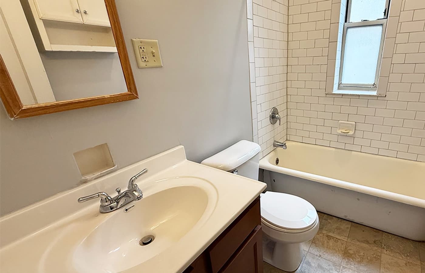 undefined apartments for rent - image - large-1906.jpg - 2