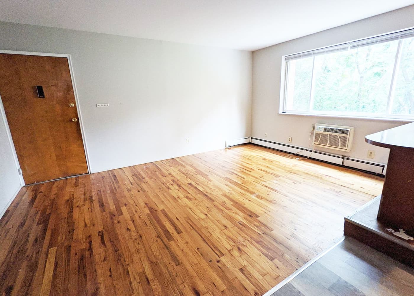 undefined apartments for rent - image - large-4095.jpg