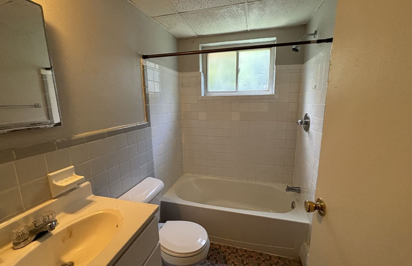 undefined apartments for rent - image - large-4104.jpg - 3