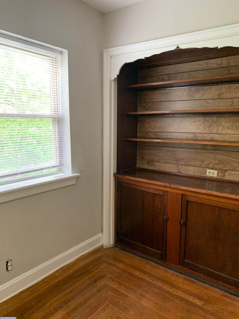 undefined apartments for rent - image - large-424.jpg - 1