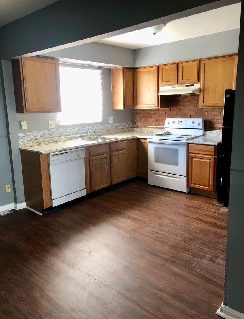 Cardinal Real Estate - Apartment - 11