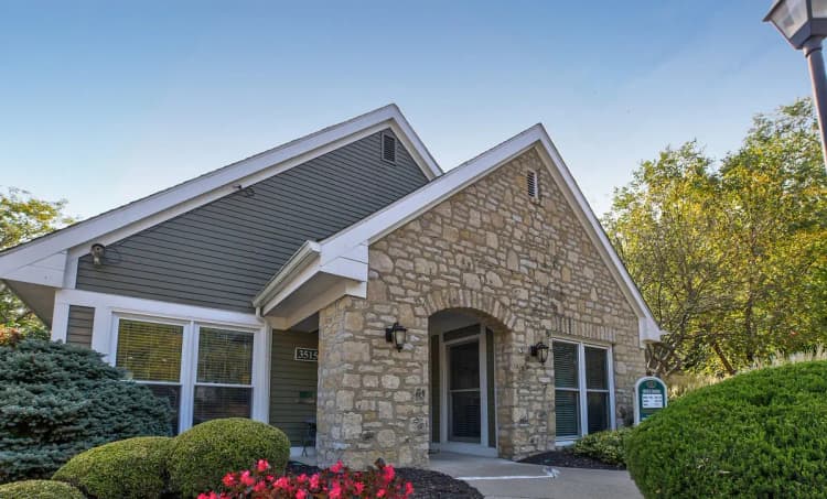 Cincinnati apartments for rent - image - 4961_34_hdp_brookstonevillage_ext_lease.jpg