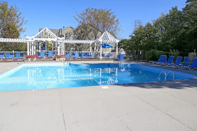 Cincinnati apartments for rent - image - 4961_hdp_brookstonevillage_161012_ext_pool2.jpg