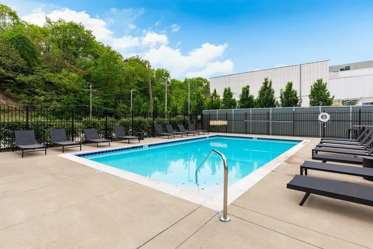Cincinnati apartments for rent - image - Pool