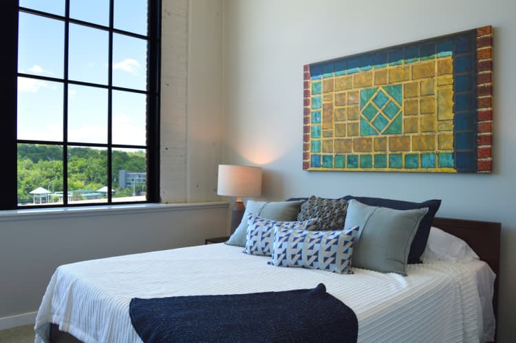 Cincinnati apartments for rent - image - Bedroom with Large Goals