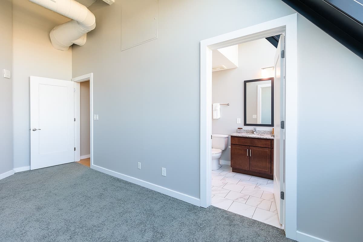 Cincinnati apartments for rent - image - Penthouse Unit