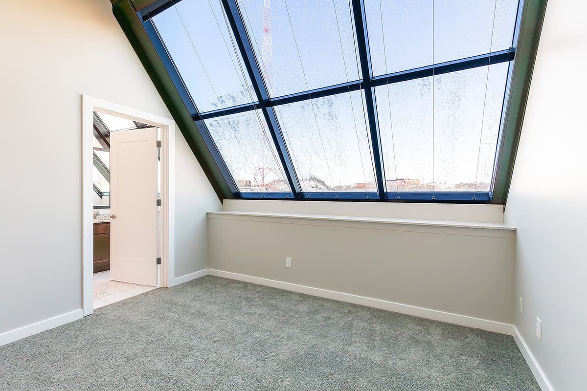 Cincinnati apartments for rent - image - Penthouse Unit