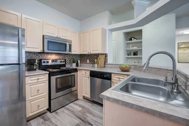Cincinnati apartments for rent - image - Drexel-at-Oakley-apartments-kitchen-2.jpg