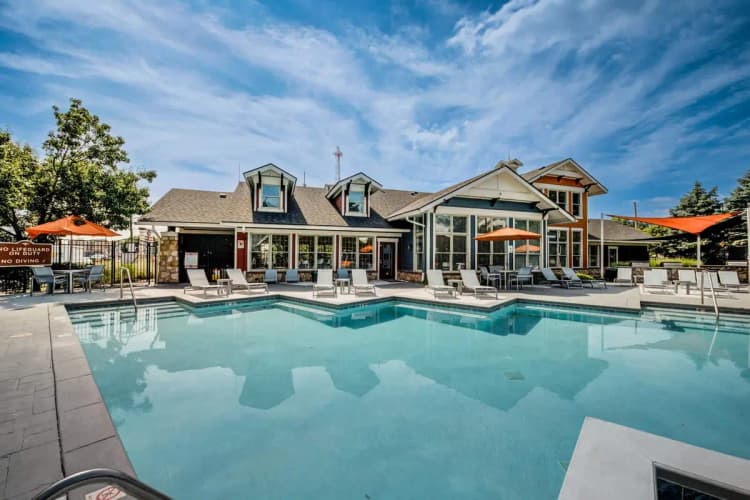 Cincinnati apartments for rent - image - Drexel-at-oakley-apartments-renovated-pool-2-1.jpg