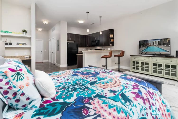 Cincinnati apartments for rent - image - RedGuestSuite-5-1024x683.jpg