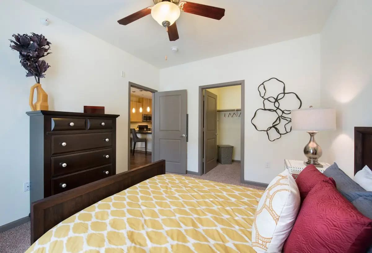Cincinnati apartments for rent - image - large-1712262278680-DSC_0533.jpg