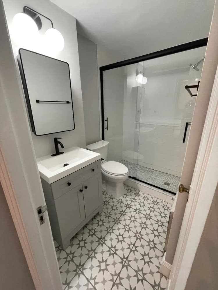Cincinnati apartments for rent - image - hyde_park_terrace_bathroom.png