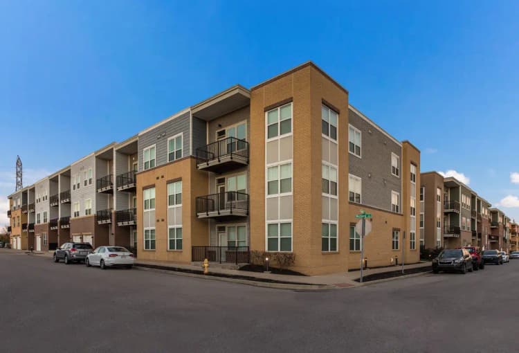 Cincinnati apartments for rent - image - priderock-heritageatoakleysquare_apartmentexterior2-ml-web.jpg