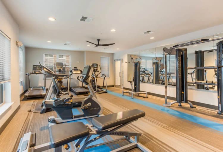 Cincinnati apartments for rent - image - priderock-heritageatoakleysquare_fitnesscenter-ml-web.png