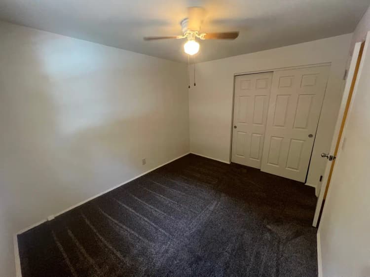 Cincinnati apartments for rent - image - leesburg-apartments-hydeparkoakley-cincinnati-oh-bedroom.jpg