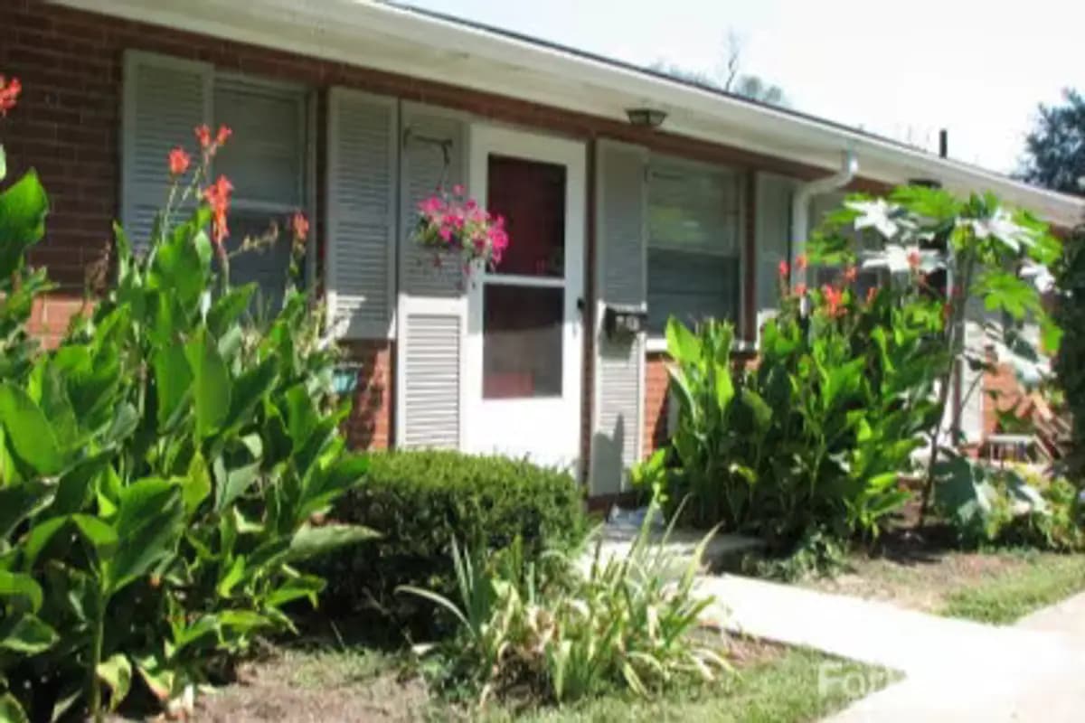 Cincinnati apartments for rent - image - leesburg-apartments-hydeparkoakley-cincinnati-oh-building-photo.jpg
