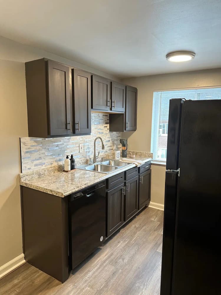 Cincinnati apartments for rent - image - hyde-park-commons-apartments-cincinnati-oh-1br-with-den---660sf (1).jpg