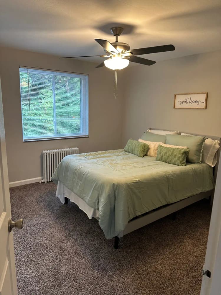 Cincinnati apartments for rent - image - hyde-park-commons-apartments-cincinnati-oh-1br-with-den---660sf (2).jpg