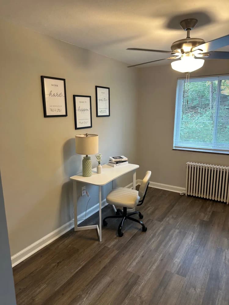 Cincinnati apartments for rent - image - hyde-park-commons-apartments-cincinnati-oh-1br-with-den---660sf (4).jpg