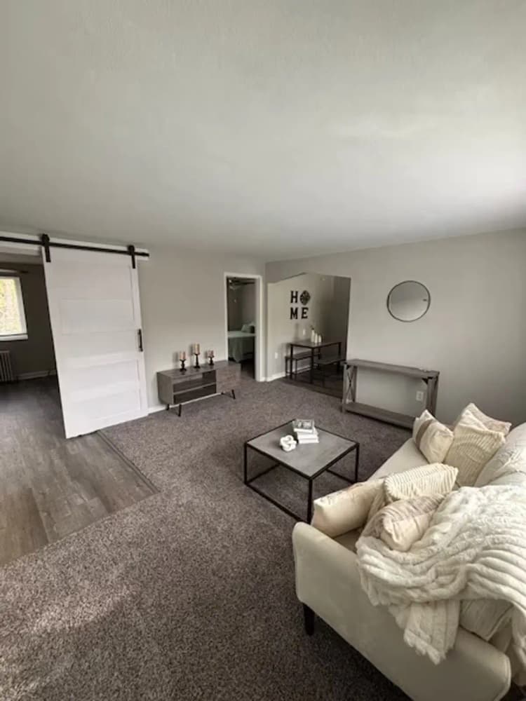 Cincinnati apartments for rent - image - hyde-park-commons-apartments-cincinnati-oh-1br-with-den---660sf.jpg