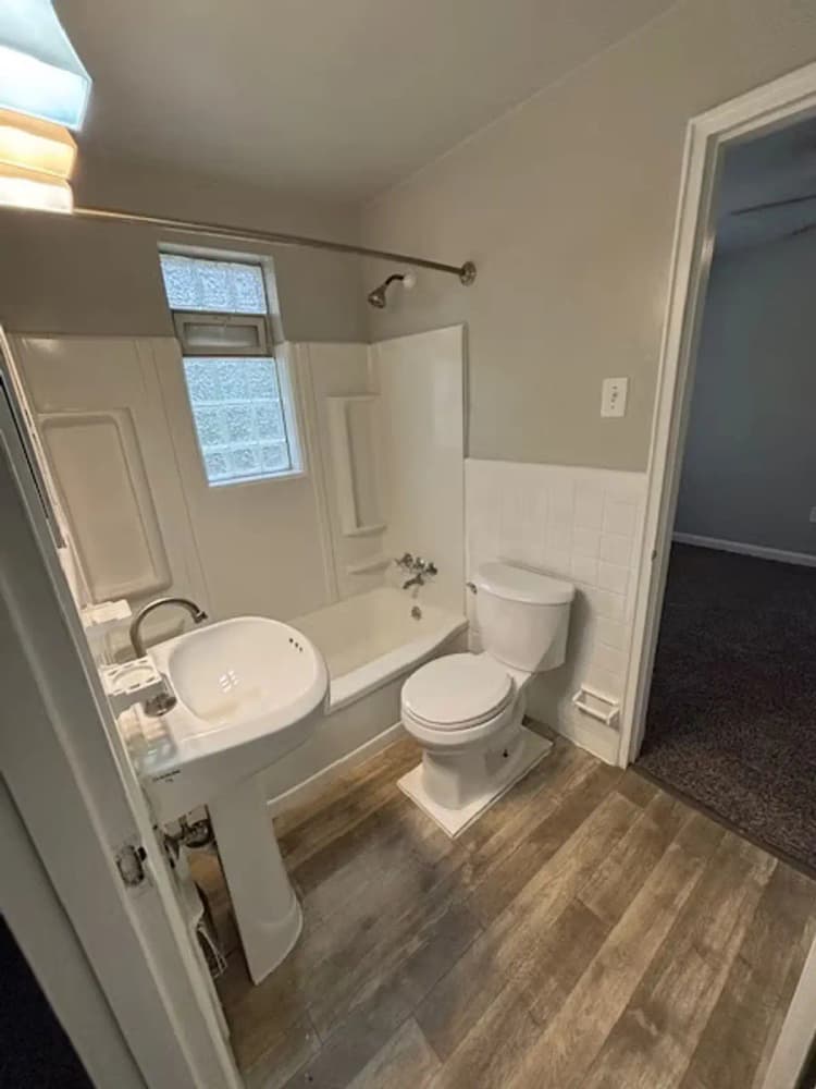 Cincinnati apartments for rent - image - hyde-park-commons-apartments-cincinnati-oh-2br-1-ba---660sf (2).jpg