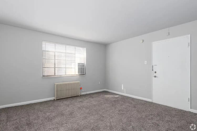 Cincinnati apartments for rent - image - hyde-park-commons-apartments-cincinnati-oh-building-photo (1).jpg