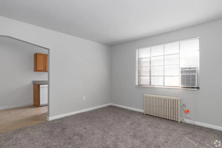 Cincinnati apartments for rent - image - hyde-park-commons-apartments-cincinnati-oh-building-photo (2).jpg