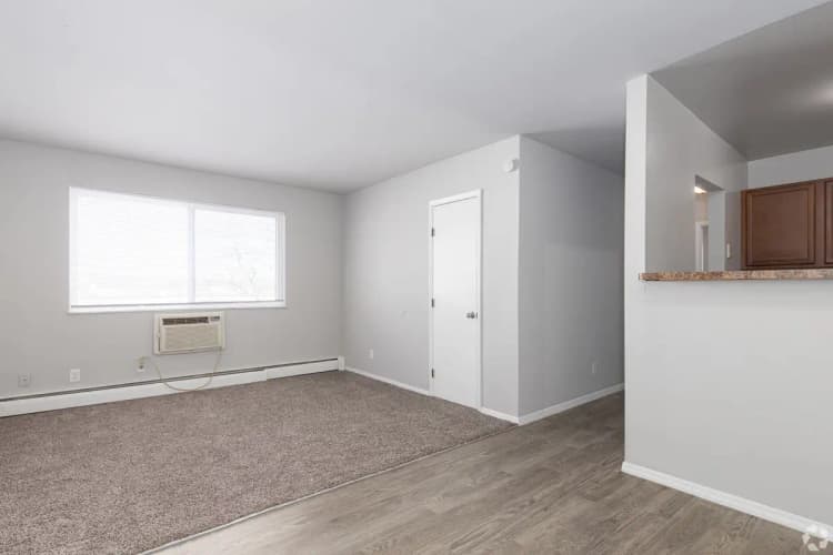 Cincinnati apartments for rent - image - hyde-park-commons-apartments-cincinnati-oh-building-photo (4).jpg