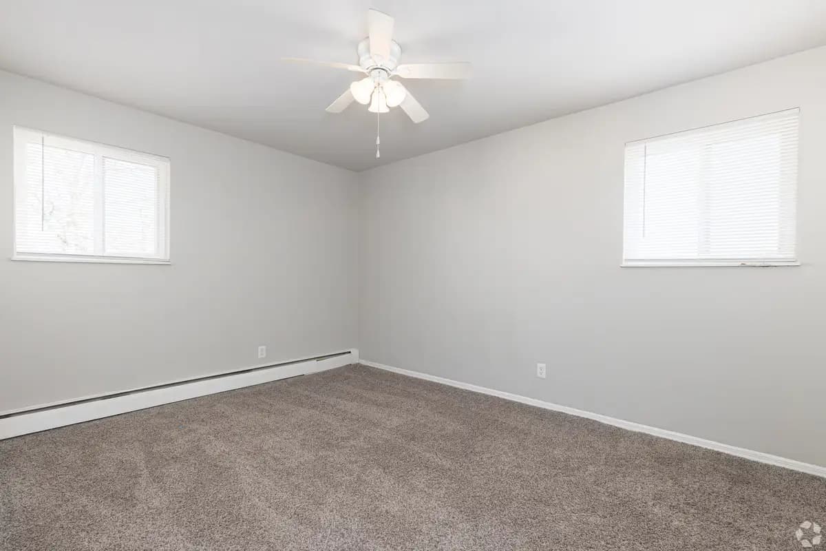 Cincinnati apartments for rent - image - hyde-park-commons-apartments-cincinnati-oh-building-photo (5).jpg