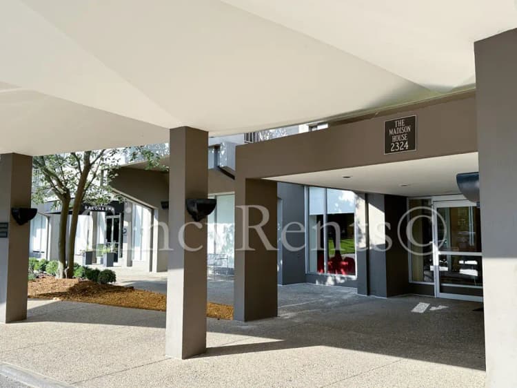 Cincinnati apartments for rent - image - 2324Madison15062025-02.jpg