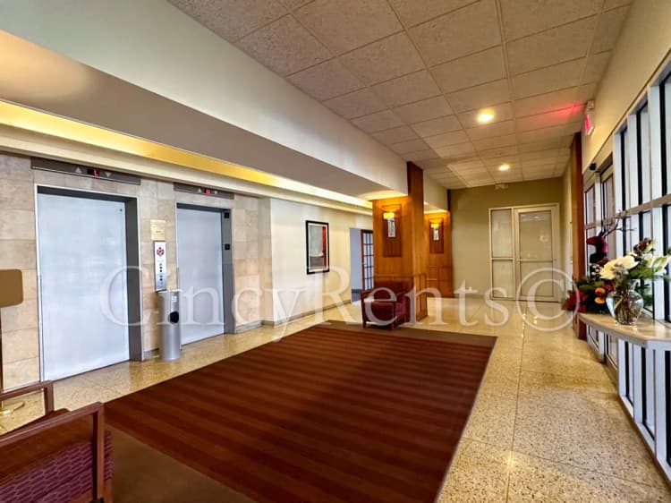 Cincinnati apartments for rent - image - 2324Madison15062025-04.jpg